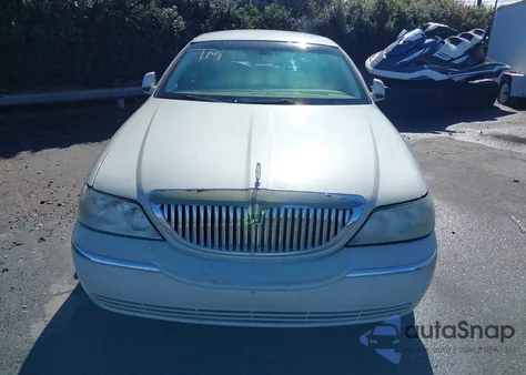 2006 Lincoln Town Car Signature z USA, uszkodzony, nr VIN 1LNHM81W66Y605851